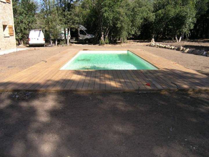 Terrasse bois avec piscine sur mesure Ajaccio