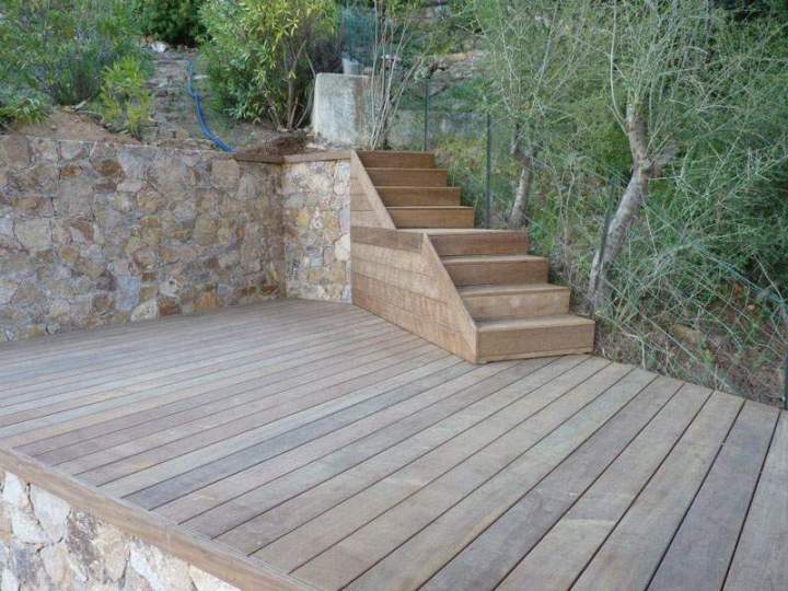 Escalier extérieur en bois Ajaccio